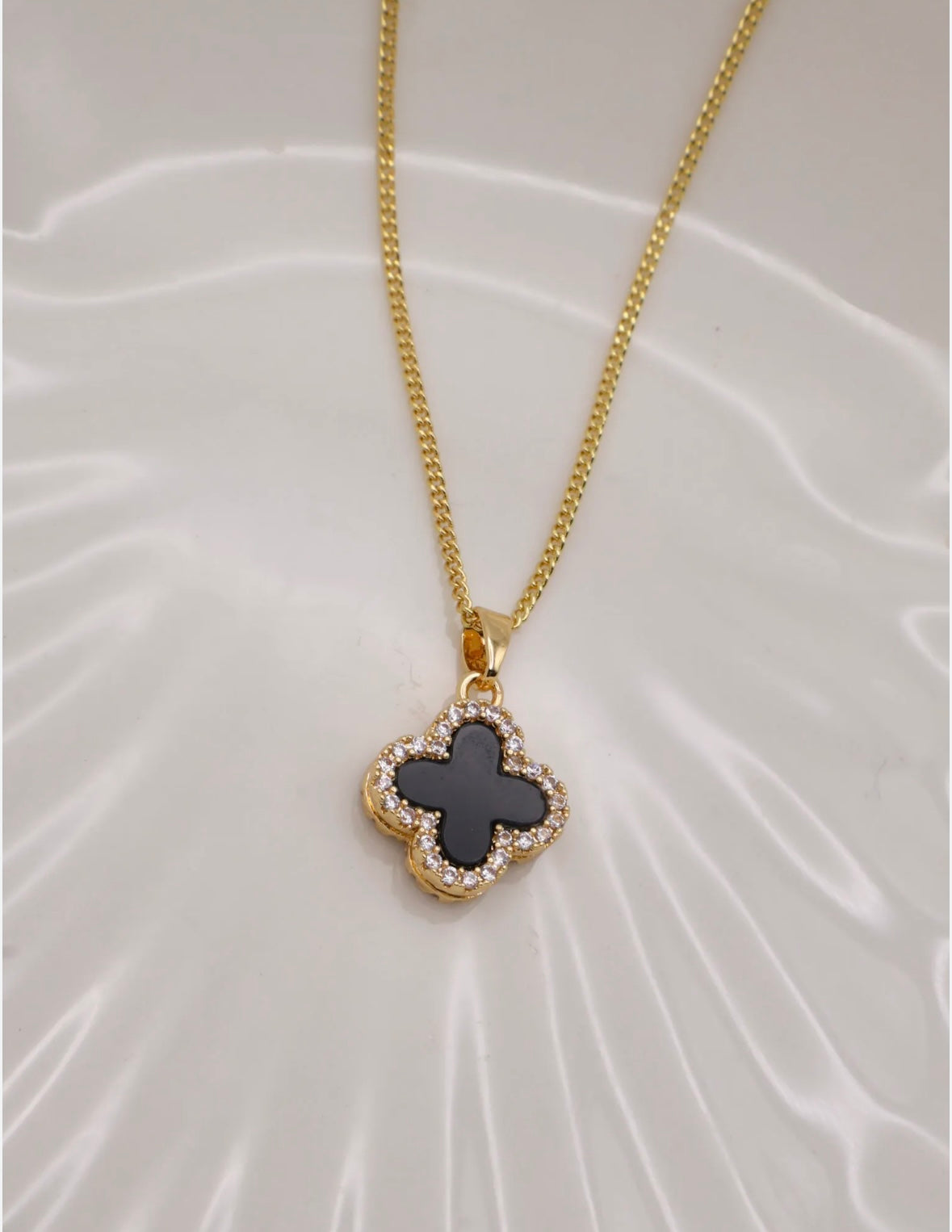 COLLAR TREBOL VAN CLEEF + CAJA DE REGALO
